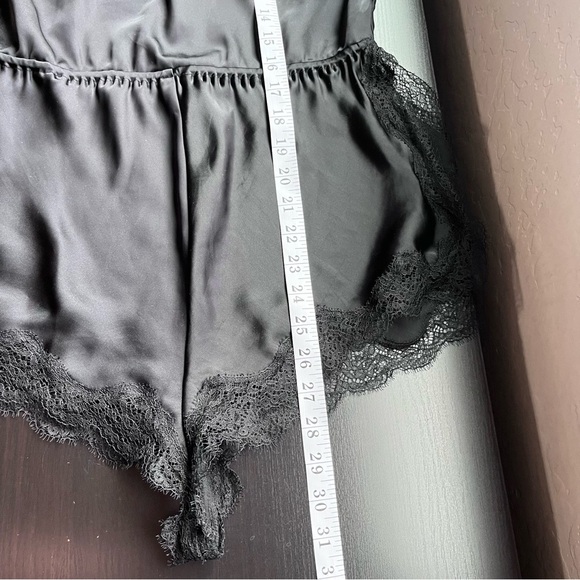 Victoria’s Secret Black Lace Trim Silky Sleepwear Romper Size Medium - Picture 9 of 13